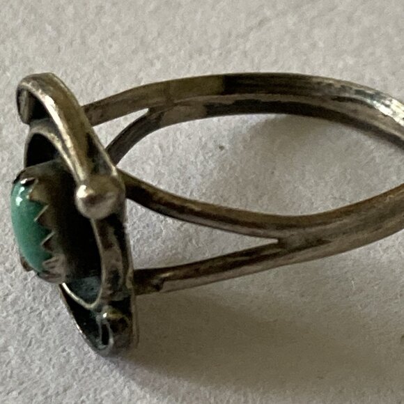 Vintage Turquoise Ring Dainty Silver Southwest Boho Rustic Patina Sz 6 - Picture 6 of 9